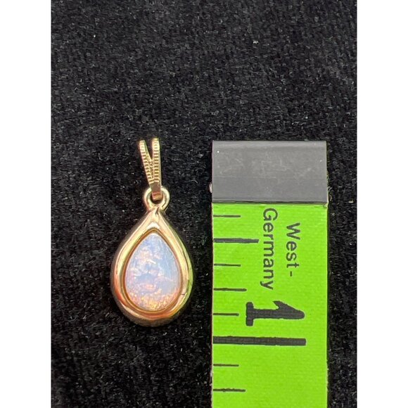 Vintage Sarah Gold Opalescent Teardrop Pendant Elegant Jewelry Accessory - Picture 5 of 6